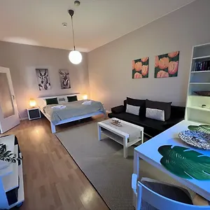 https://apartment-boardinghouse-berlin-friedrichshain-kreuzberg.find-berlin-hotels.com